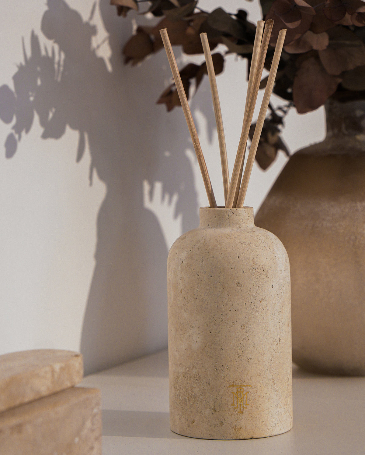 HIMALAYAN ORCHID TRAVERTINE REED DIFFUSER ROUND DOME – MONTROI