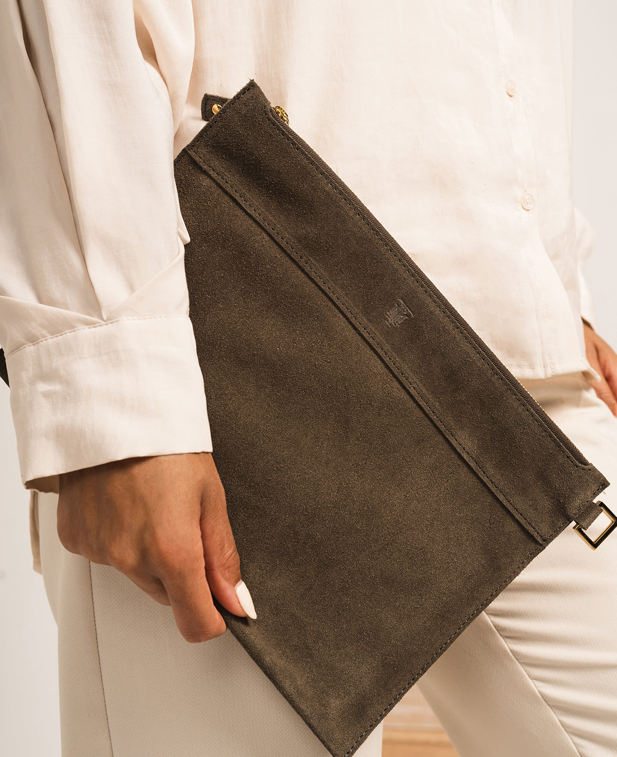 THE BEIRUT GREEN SUEDE POUCH MEDIUM